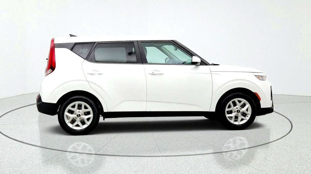 Used 2022 Kia Soul S FWD image 4