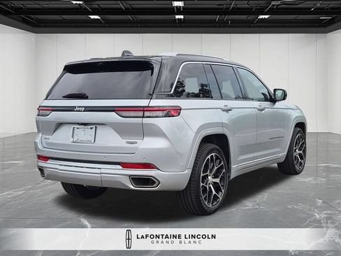 Used 2022 Jeep Grand Cherokee Summit AWD/4WD image 5