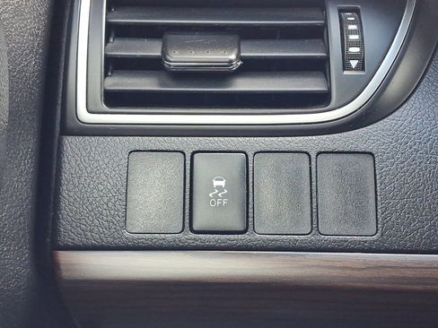 Used 2015 Toyota Camry LE image 17