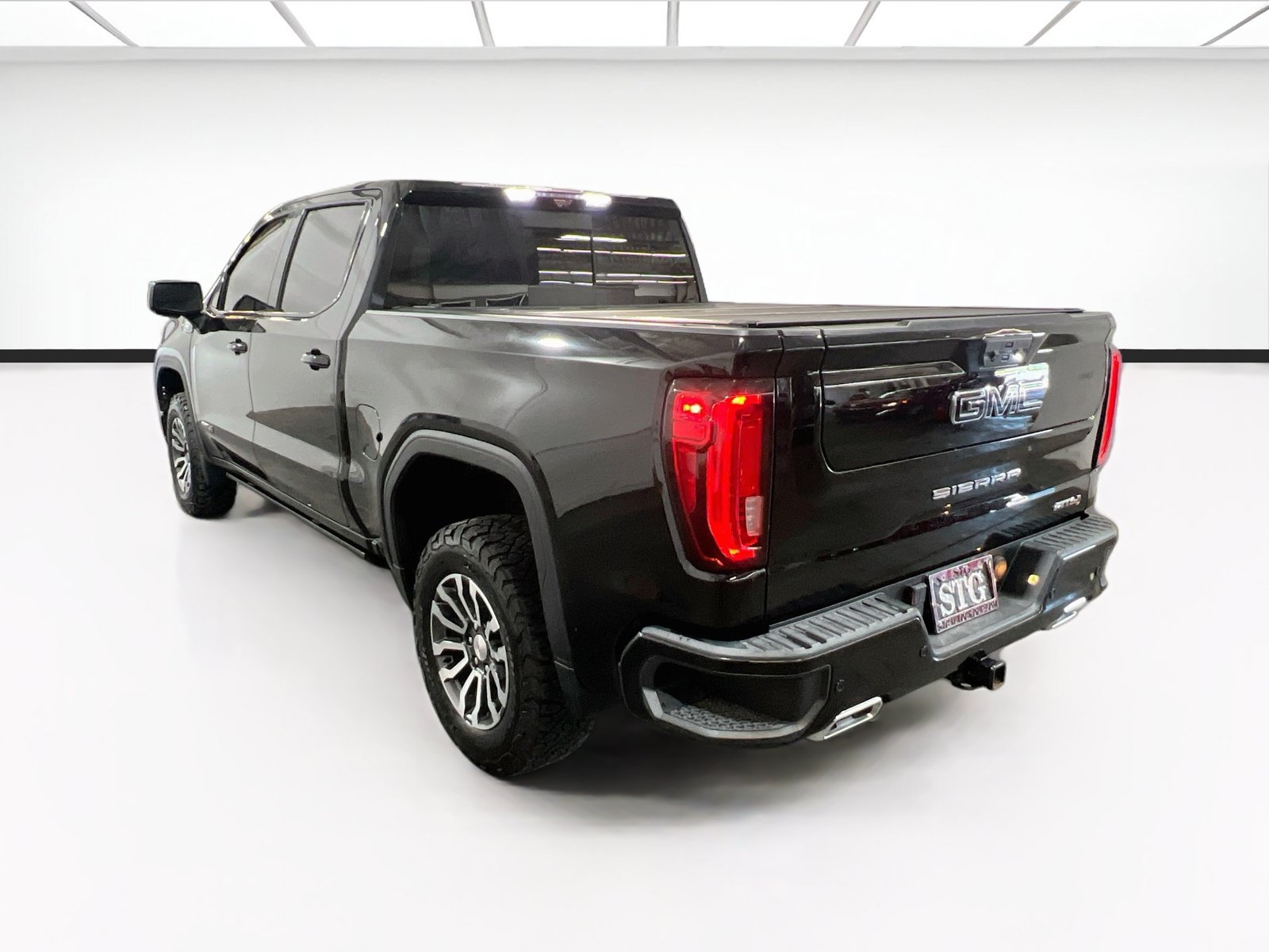 Used 2023 GMC Sierra 1500 AT4 w/ Technology Package AWD/4WD image 6