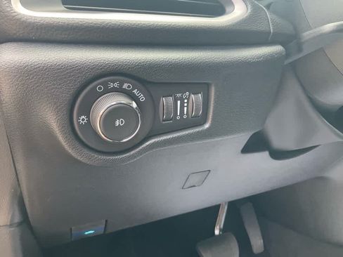 New 2026 Chrysler Pacifica Select AWD/4WD image 14