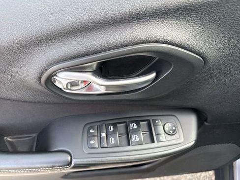 Used 2014 Jeep Cherokee Latitude w/ Comfort/Convenience Group image 11