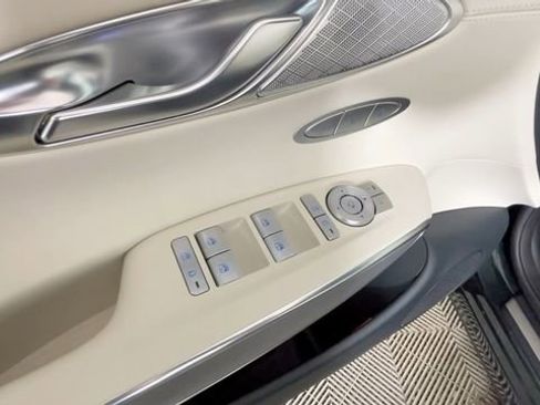 Used 2024 Genesis Electrified GV70 AWD/4WD image 18
