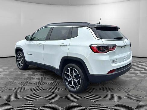 Used 2025 Jeep Compass Limited AWD/4WD image 3
