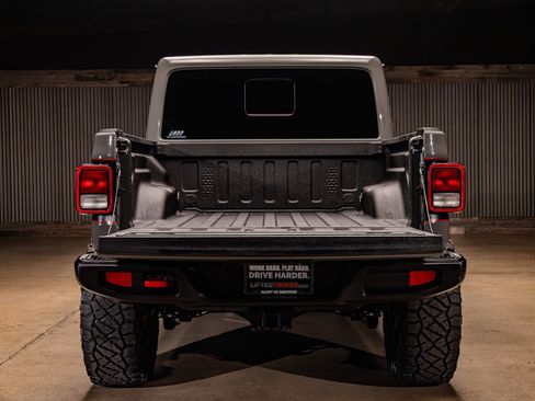 Used 2022 Jeep Gladiator Overland w/ Popular Equipment Package image 9