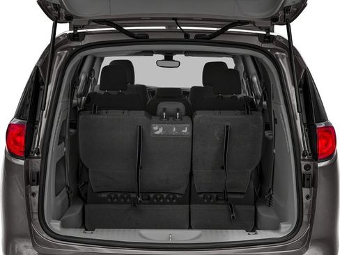 Certified 2018 Chrysler Pacifica L FWD image 12