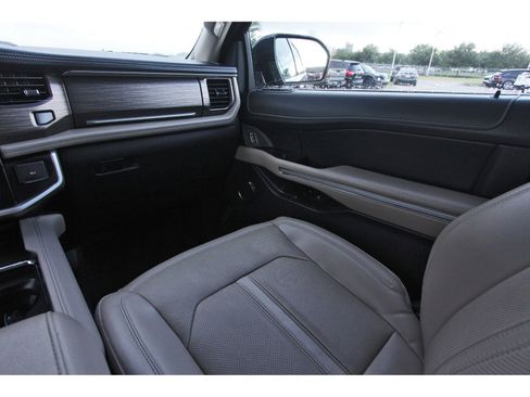 Used 2024 Ford Expedition Limited RWD image 13