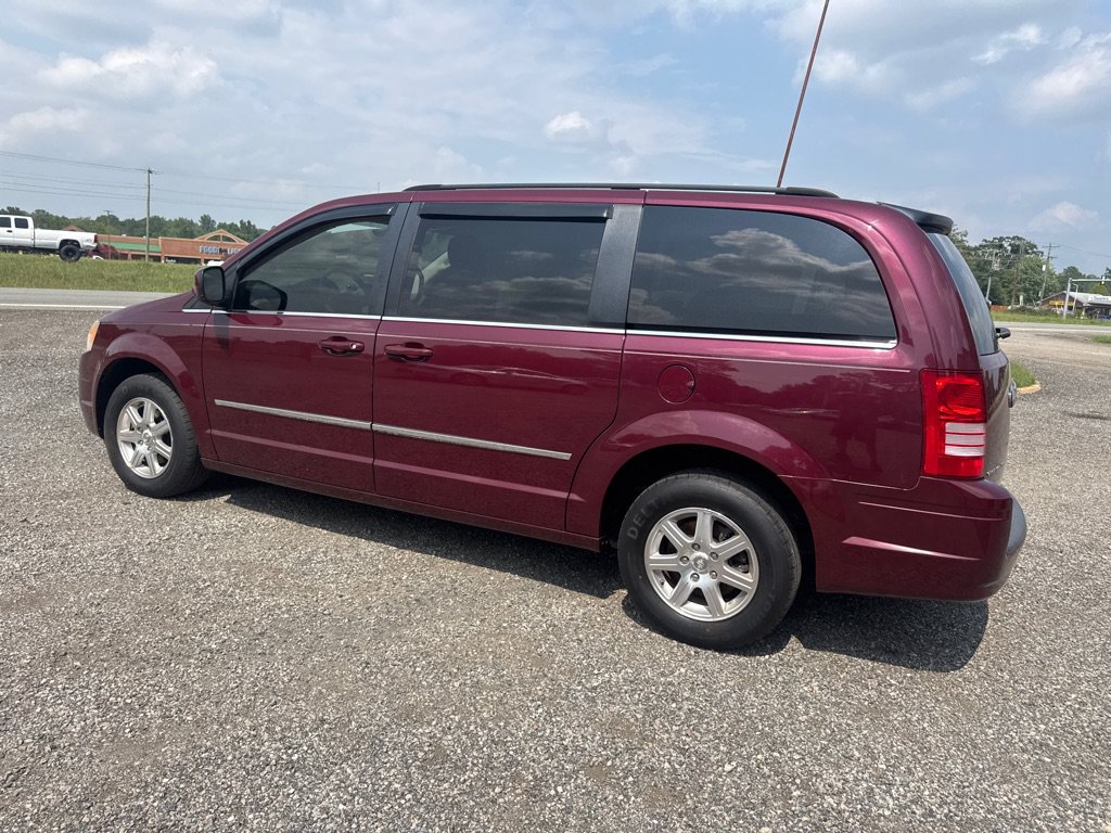 Used 2009 Chrysler Town & Country Touring FWD image 6