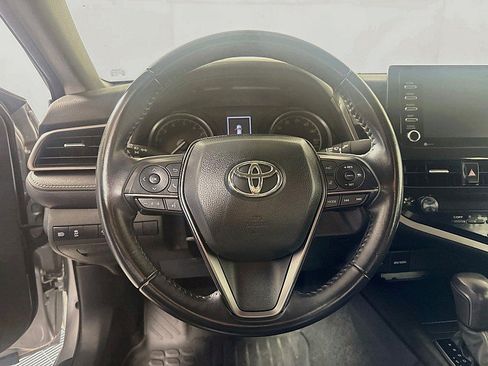Used 2022 Toyota Camry SE FWD image 12