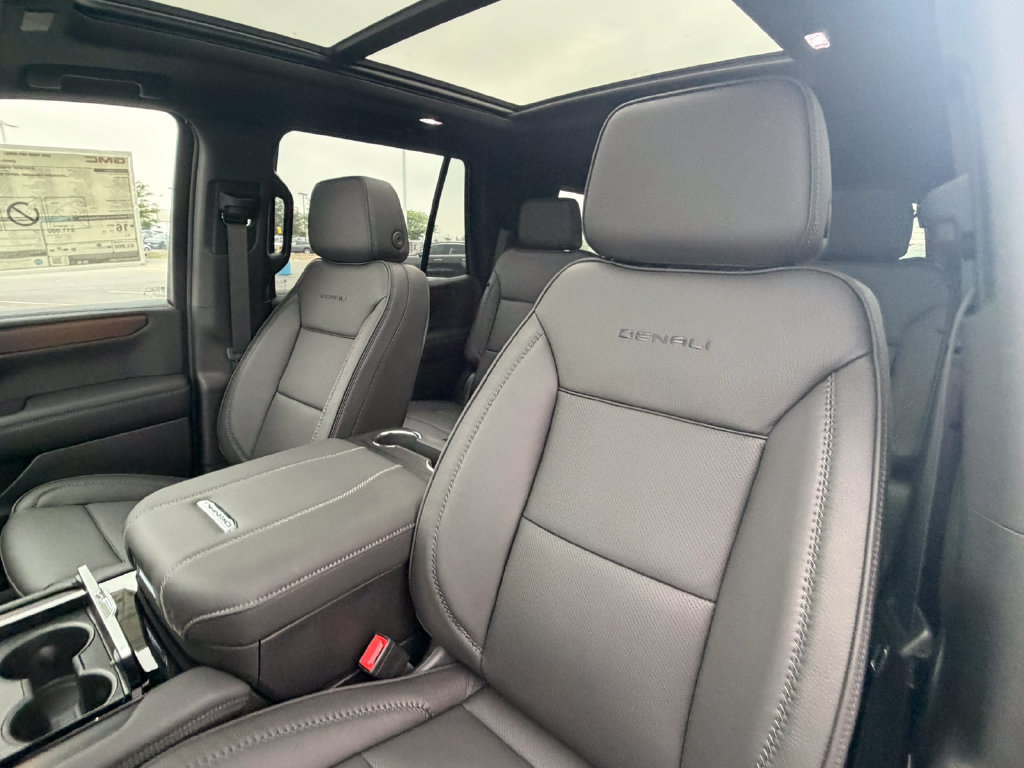 New 2026 GMC Yukon Denali w/ Sun & Power Step Package AWD/4WD image 32