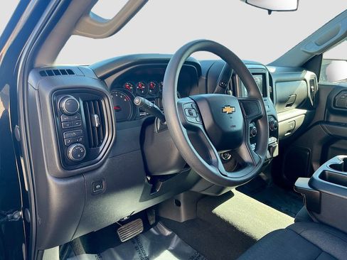 Used 2025 Chevrolet Silverado 1500 Custom Trail Boss w/ Turbomax Blackout Package AWD/4WD image 9
