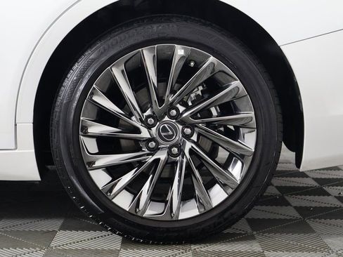 Certified 2025 Lexus ES 300h w/ Luxury Package image 14