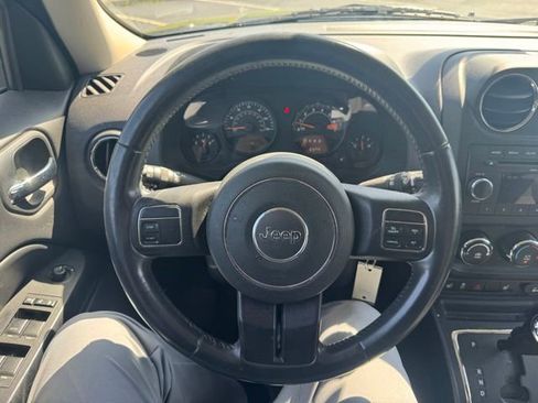 Used 2014 Jeep Patriot Latitude FWD image 14