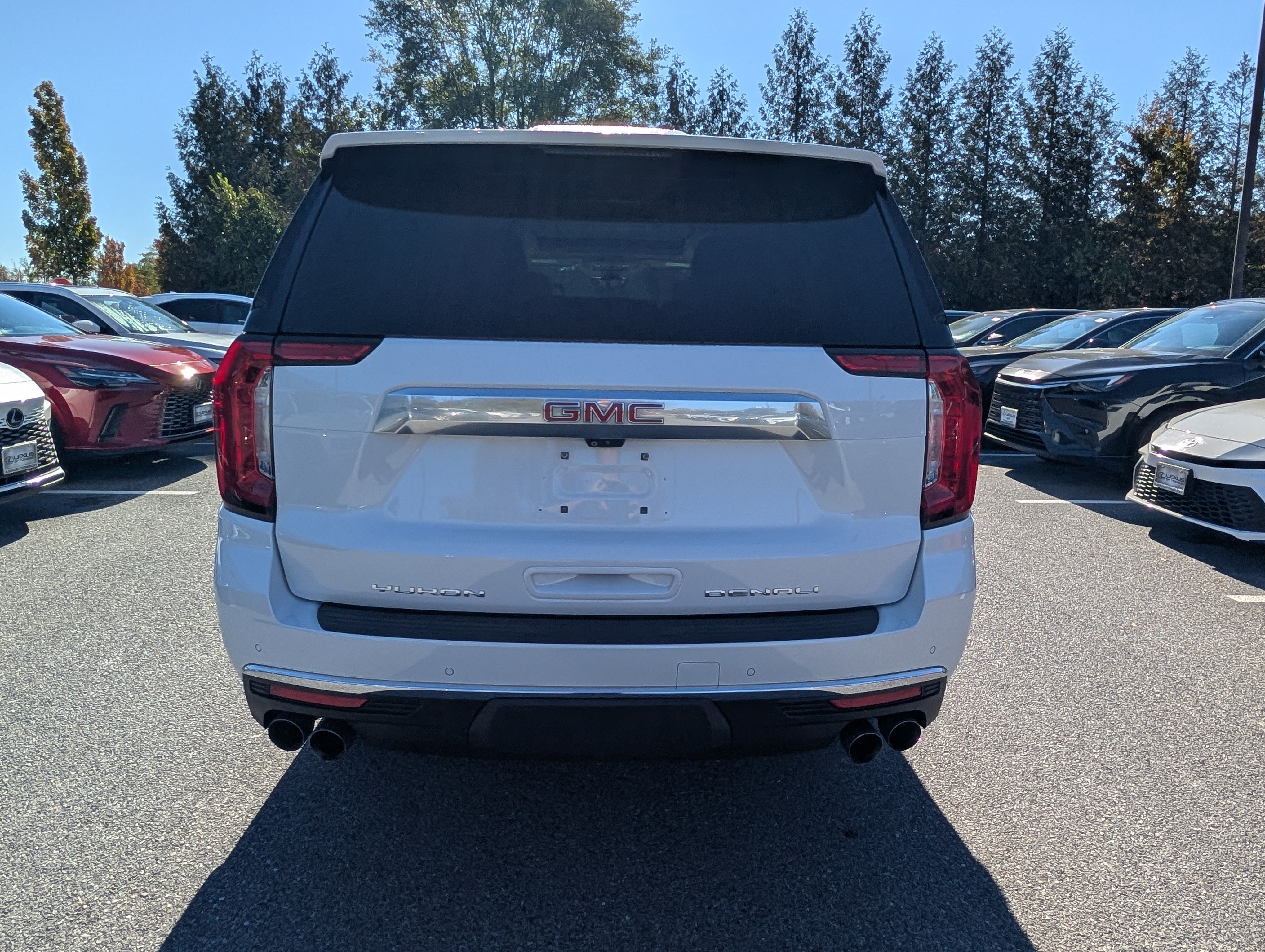 Used 2021 GMC Yukon XL Denali w/ Denali Premium Package AWD/4WD image 4