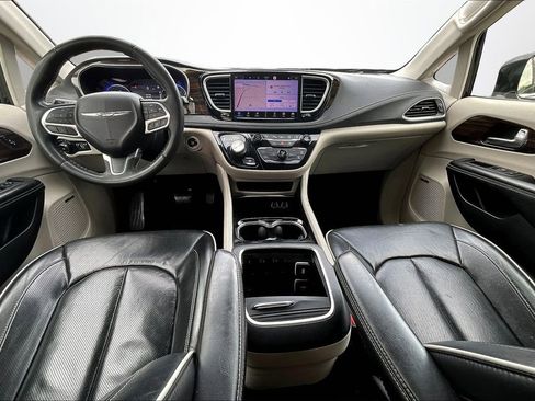 Used 2022 Chrysler Pacifica Limited image 7