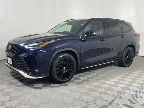 Used 2023 Toyota Highlander XSE image 3