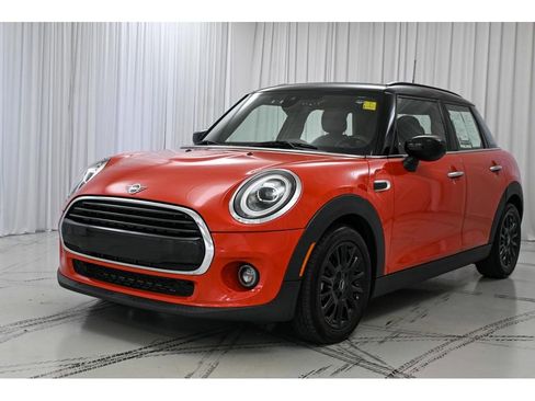 Used 2020 MINI Cooper 4-Door Hardtop w/ Storage Package FWD image 4