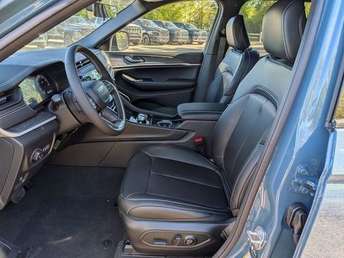 New 2026 Jeep Grand Cherokee Limited AWD/4WD image 9