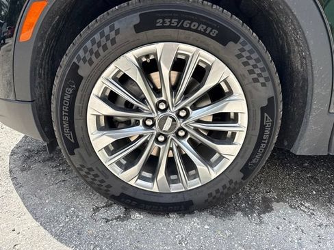 Used 2025 Cadillac XT4 Premium Luxury AWD/4WD image 9