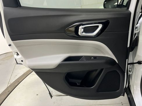 Used 2025 Jeep Compass Limited image 28