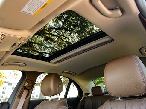 Used 2017 Mercedes-Benz E 300 image 4