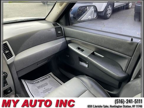 Used 2010 Jeep Grand Cherokee Laredo image 11