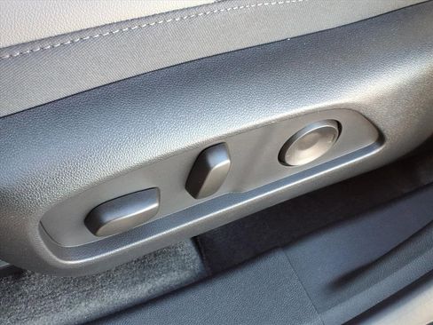 New 2026 Chevrolet Equinox LT w/ Convenience Package II image 17