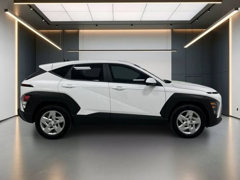 Certified 2025 Hyundai Kona SE FWD image 8