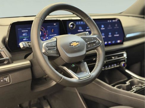 Used 2025 Chevrolet Traverse LT AWD/4WD image 23