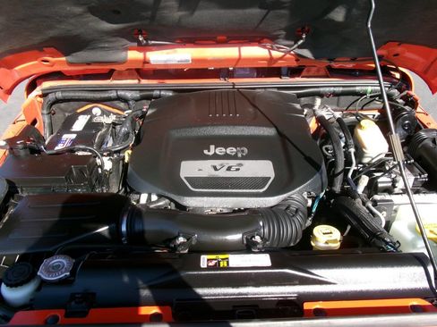 Used 2015 Jeep Wrangler Unlimited Sahara w/ Max Tow Package image 12