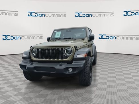 Used 2025 Jeep Wrangler Sport AWD/4WD image 3