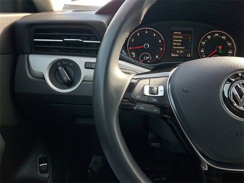 Used 2022 Volkswagen Passat 2.0T SE image 21