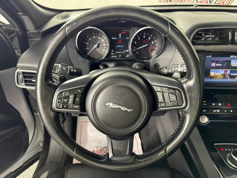 Used 2017 Jaguar F-PACE Premium AWD/4WD image 12
