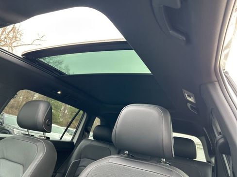 Used 2022 Volkswagen Tiguan SEL R-Line image 18