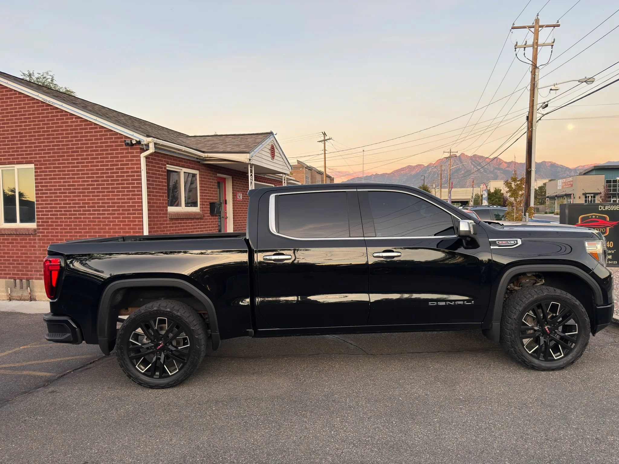 Used 2020 GMC Sierra 1500 Denali w/ Technology Package AWD/4WD image 4