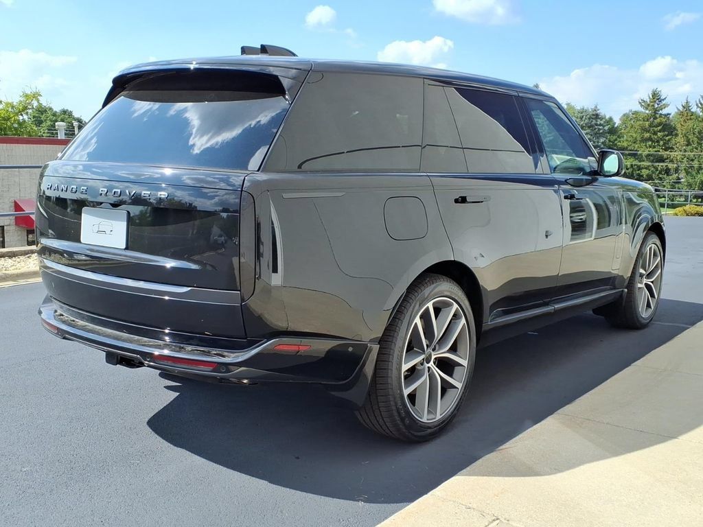 New 2026 Land Rover Range Rover Long Wheelbase SE AWD/4WD image 5