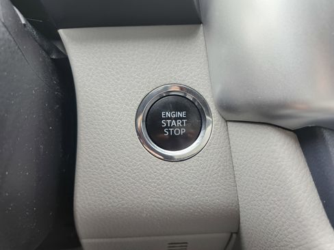 Used 2016 Toyota Highlander Limited AWD/4WD image 9