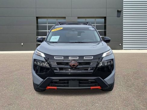 Used 2025 Nissan Rogue SV AWD/4WD image 2