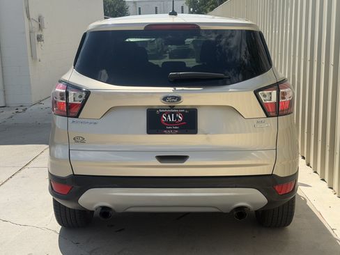 Used 2017 Ford Escape SE FWD image 6