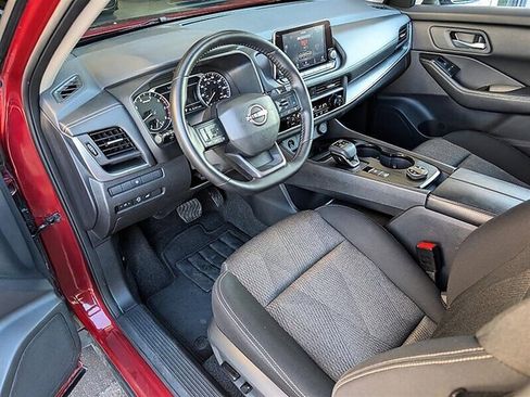 Used 2025 Nissan Rogue SV AWD/4WD image 2