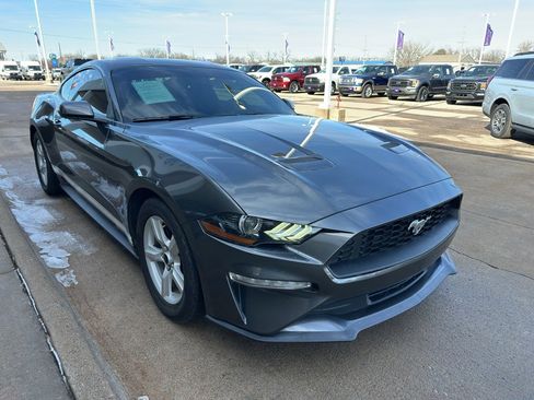 Used 2019 Ford Mustang Coupe image 2