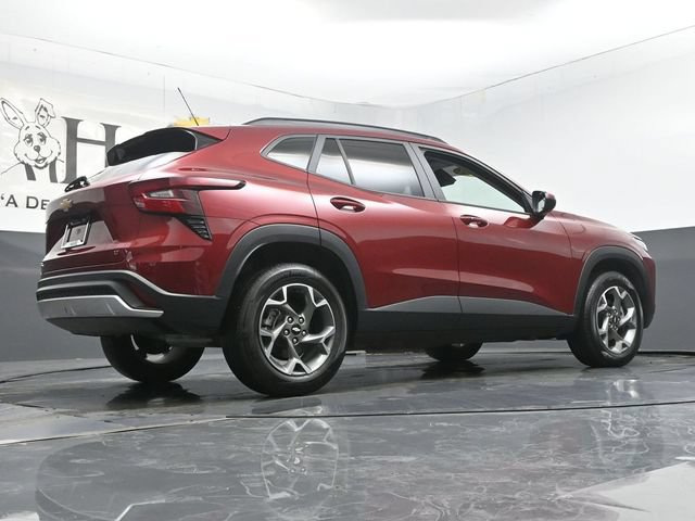Used 2025 Chevrolet Trax LT w/ Driver Confidence Package FWD image 34
