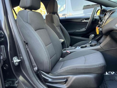 Used 2017 Chevrolet Cruze LT w/ RS Package FWD image 33