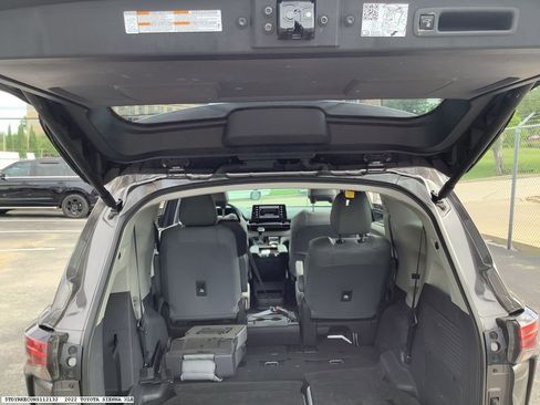 Used 2022 Toyota Sienna XLE FWD image 10