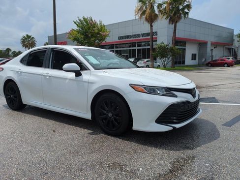 Certified 2019 Toyota Camry LE FWD image 4