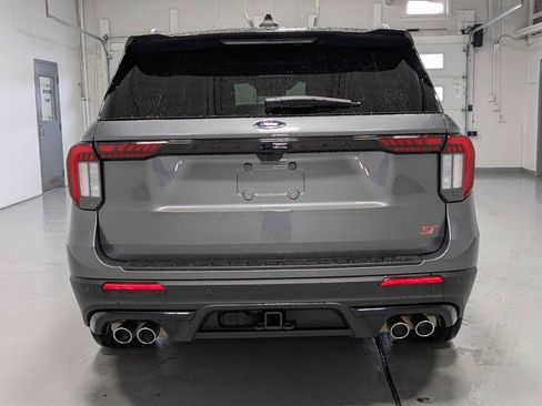 Certified 2025 Ford Explorer ST AWD/4WD image 9