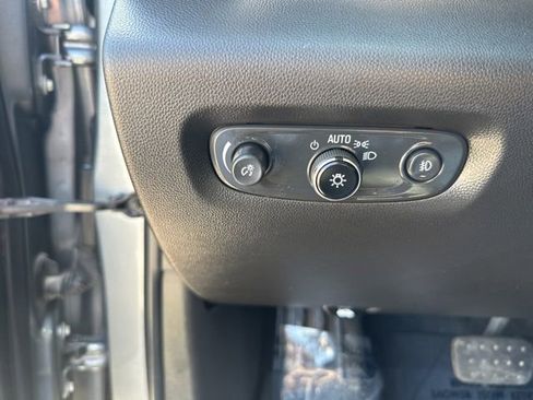 Used 2021 Chevrolet Traverse High Country AWD/4WD image 38