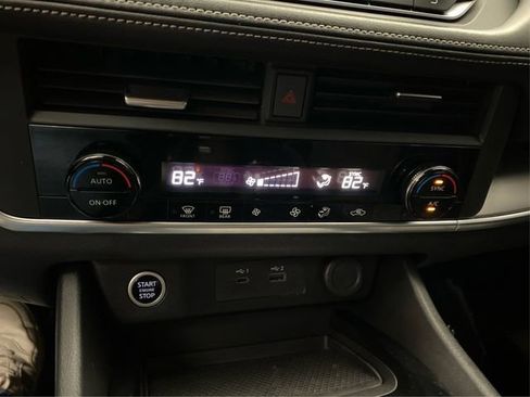 Used 2023 Nissan Rogue SV image 29