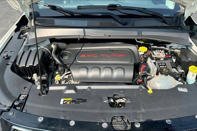 Used 2019 Jeep Compass Latitude w/ Cold Weather Group AWD/4WD image 29