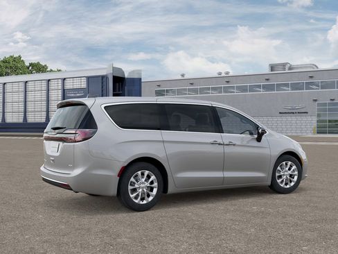 New 2026 Chrysler Pacifica Select AWD/4WD image 4